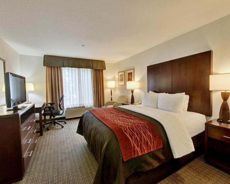 Comfort Inn & Suites-Portland Airport エクステリア 写真
