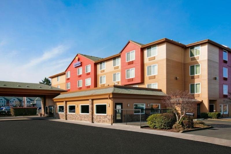Comfort Inn & Suites-Portland Airport エクステリア 写真