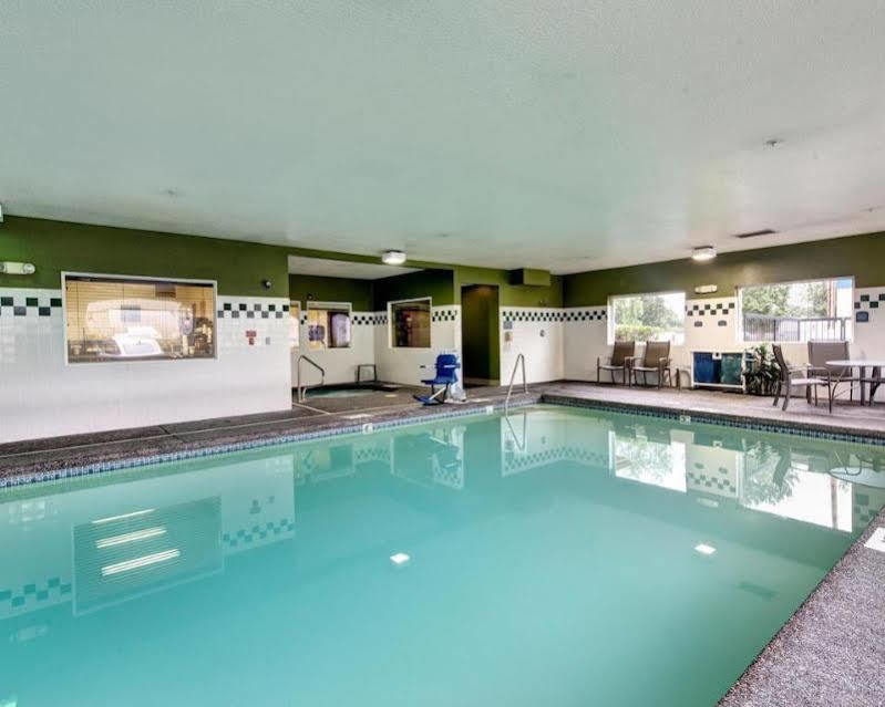 Comfort Inn & Suites-Portland Airport エクステリア 写真