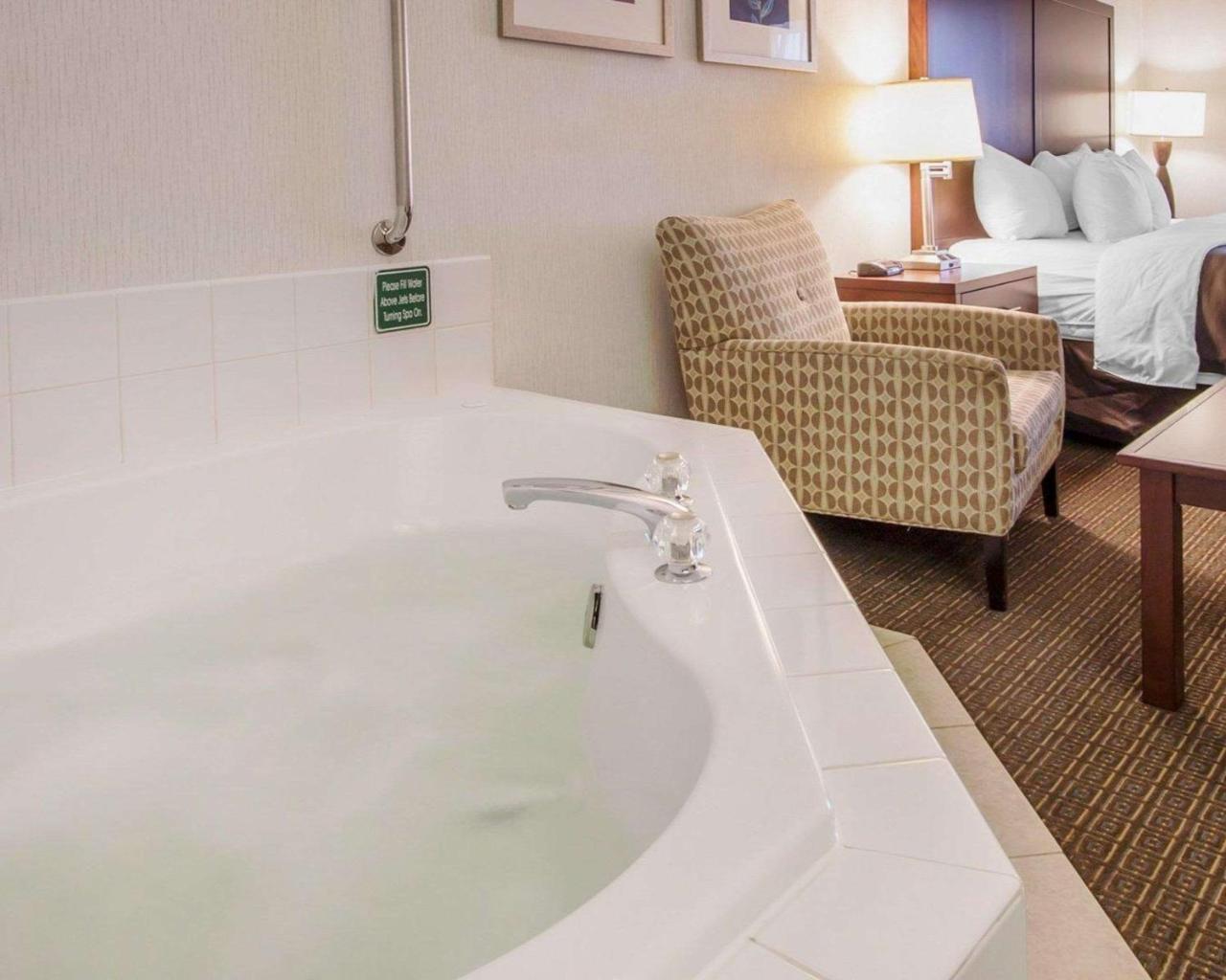 Comfort Inn & Suites-Portland Airport エクステリア 写真