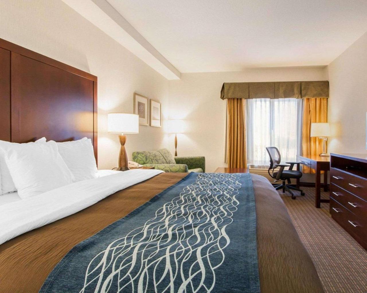 Comfort Inn & Suites-Portland Airport エクステリア 写真