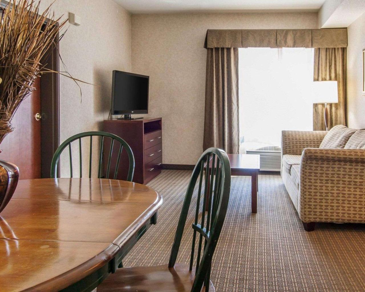 Comfort Inn & Suites-Portland Airport エクステリア 写真